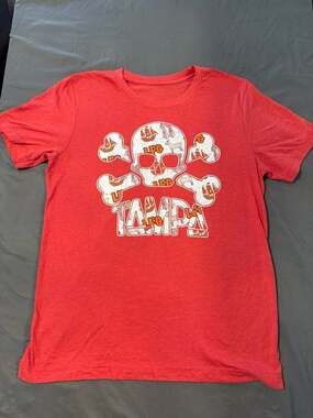 Tampa Bay Buccaneers Skull and Crossbones Graphic T-Shirt
